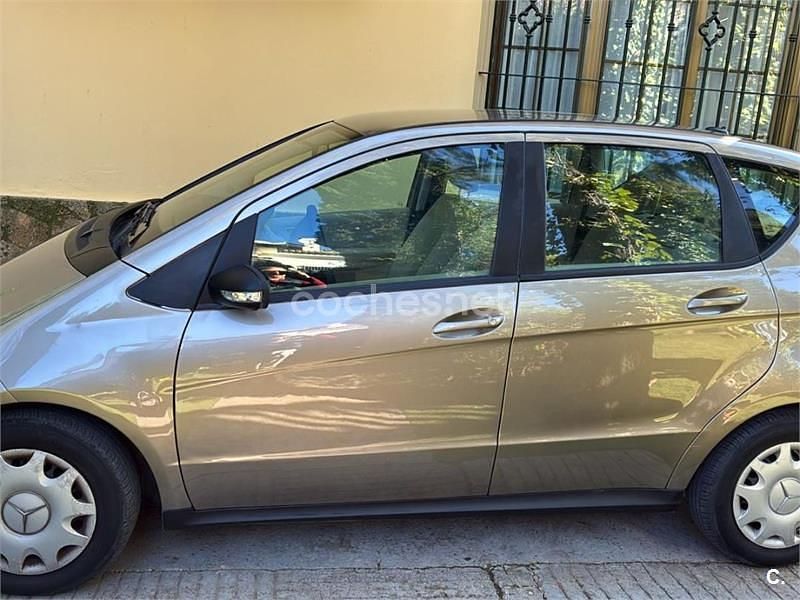 Usado Mercedes A150 Elegance 95 CV (69 kW) 2007 Beige Monovolumen