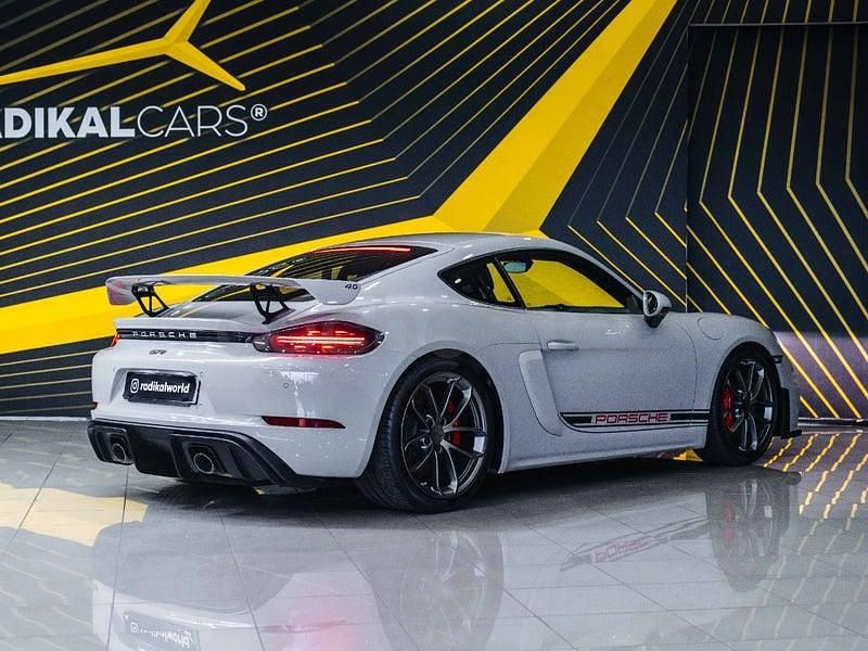 Usado Porsche 718 Cayman GT4 420 CV (308 kW) 2020 Gris / plata Coupe