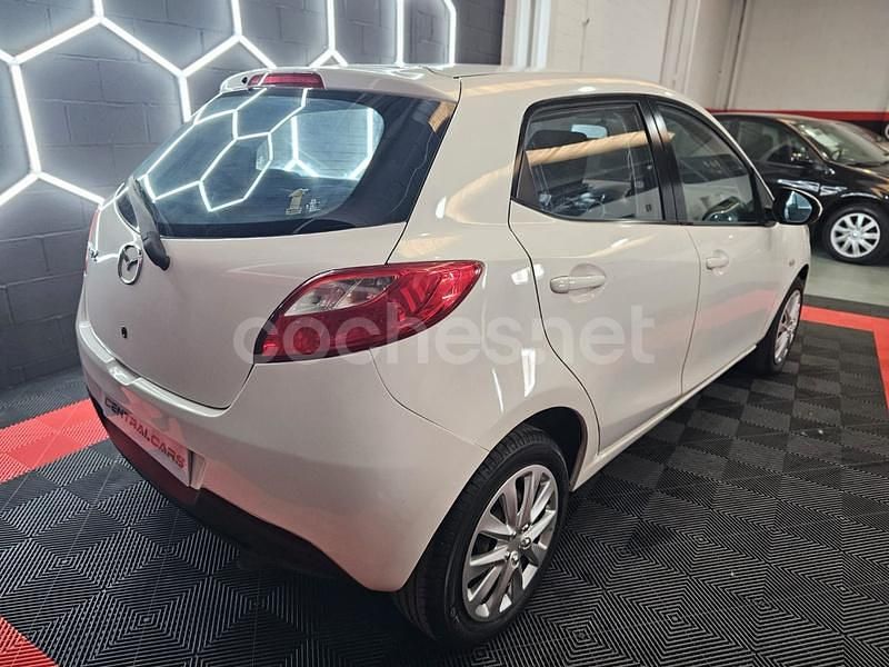 Usado Mazda 2 Active 68 CV (50 kW) 2008 Blanco Berlina