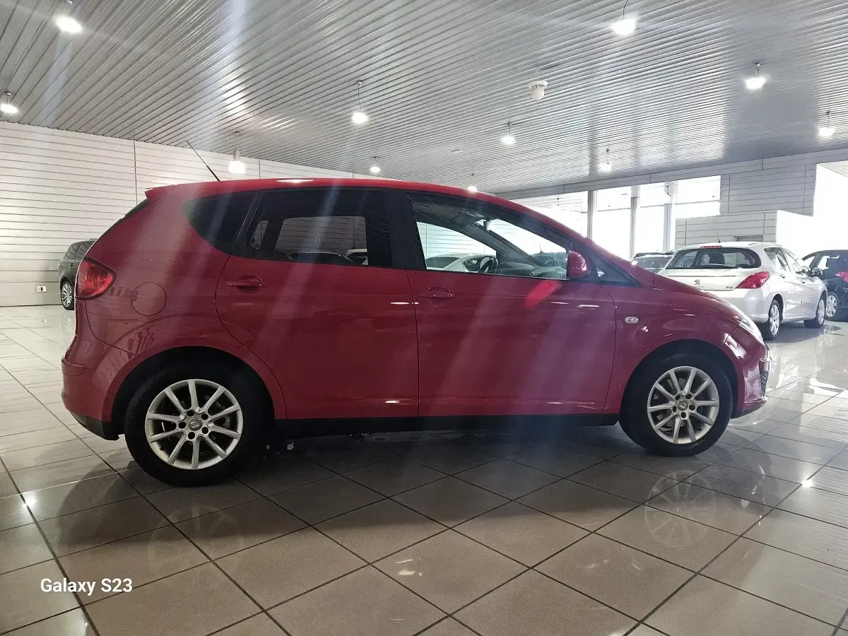Usado Seat Altea Style 105 CV (77 kW) 2010 Rojo Monovolumen