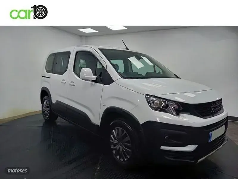 Usado Peugeot Rifter Active 100 CV (73 kW) 2023 Blanco Monovolumen