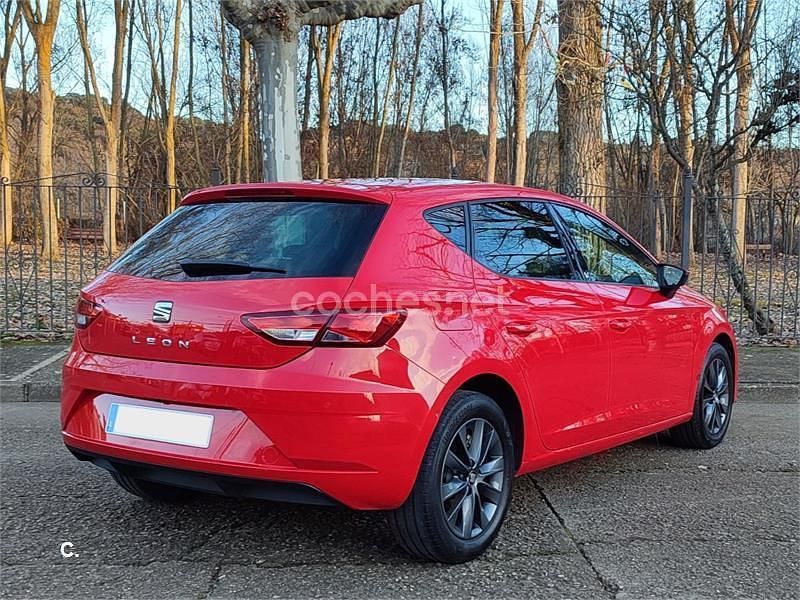 Usado Seat Leon Style 115 CV (84 kW) 2020 Rojo Berlina