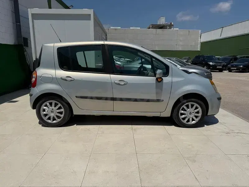 Usado Renault Modus Dynamique 100 CV (73 kW) 2006 Gris / plata Monovolumen