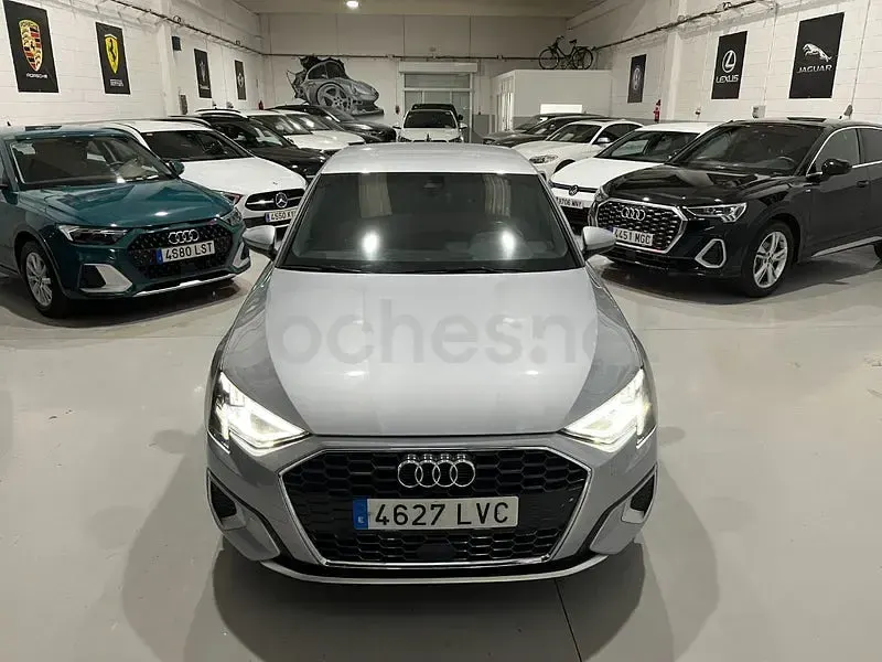 Usado Audi A3 116 CV (85 kW) 2021 Gris / plata Berlina