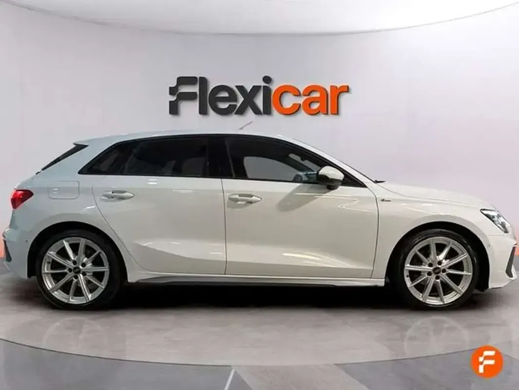 Usado Audi A3 Sportback S-Line 116 CV (85 kW) 2023 Blanco Utilitario