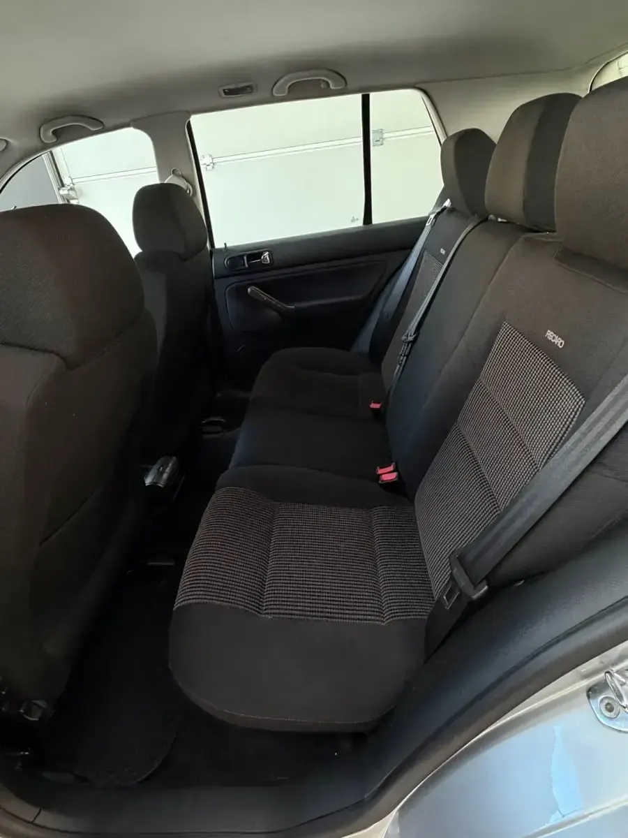 Usado VW Golf IV GTI 115 CV (84 kW) 2000 Gris