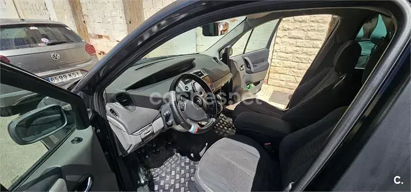 Usado Renault Grand Scénic II Dynamique 130 CV (95 kW) 2008 Negro Monovolumen