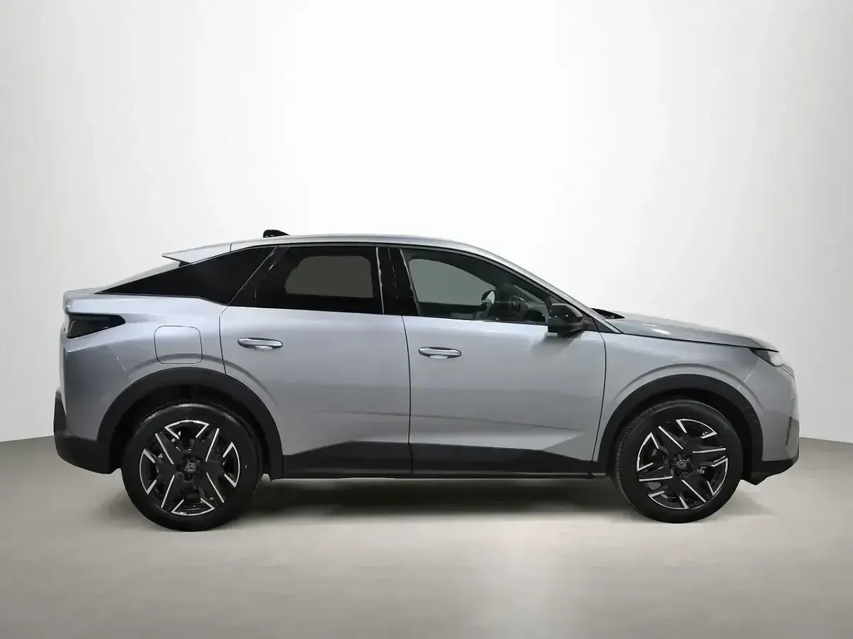 Usado Peugeot 3008 Allure 137 CV (100 kW) 2025 Gris SUV