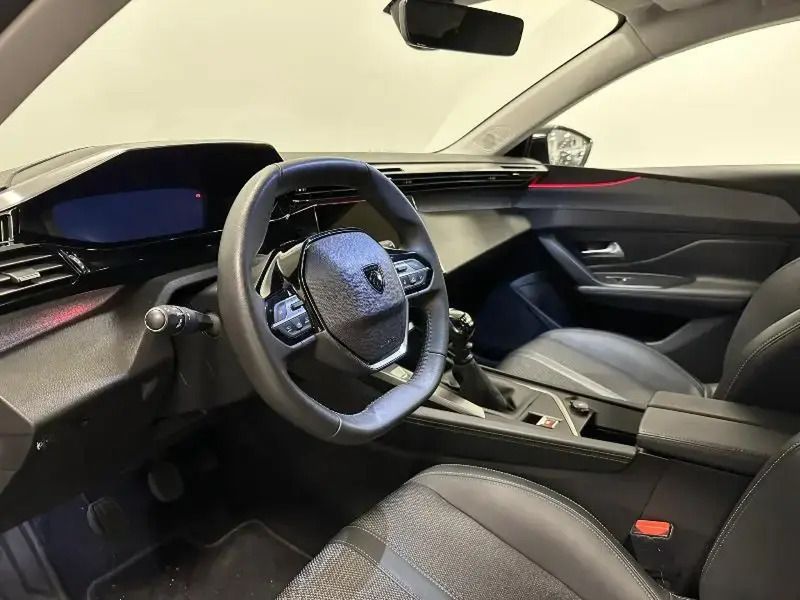 Usado Peugeot 308 Allure 130 CV (95 kW) 2022 Verde