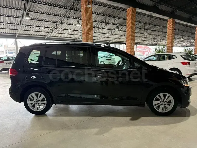 Usado VW Touran Advance 150 CV (110 kW) 2021 Negro Monovolumen