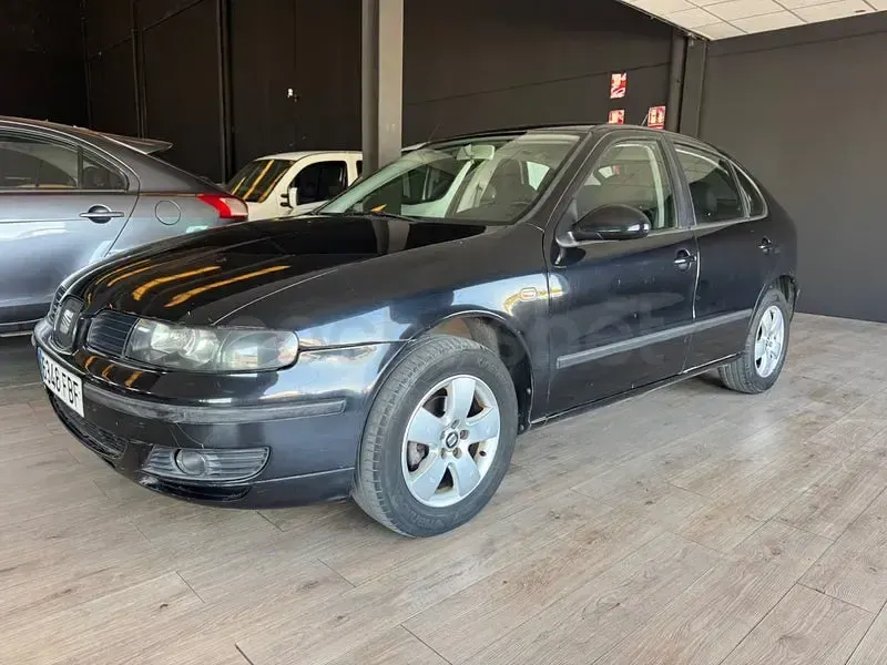 Usado Seat Leon 105 CV (77 kW) 2006 Negro Utilitario