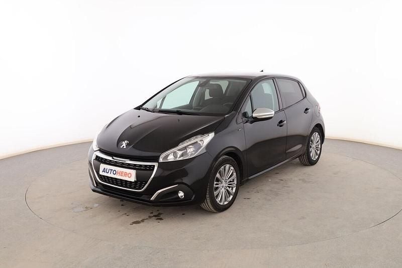 Używany Peugeot 208 Signature Sky 82 KM (60 kW) 2019 Hatchback