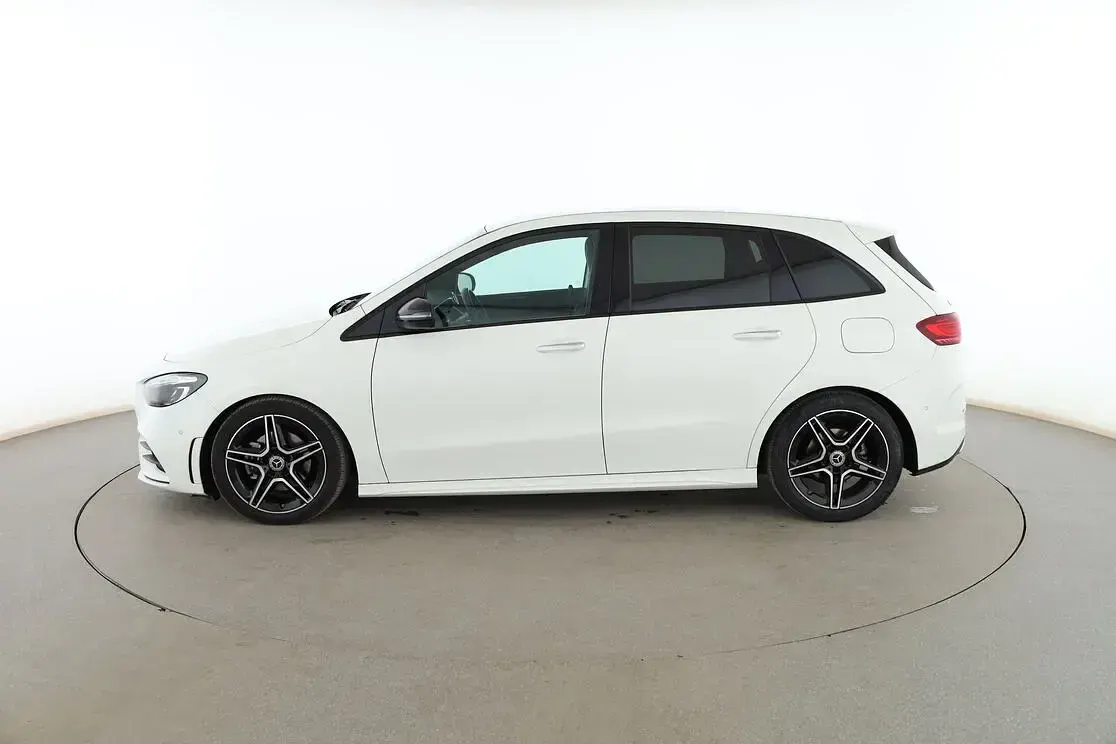 Usado Mercedes B200 AMG line 150 CV (110 kW) 2023 Blanco Utilitario
