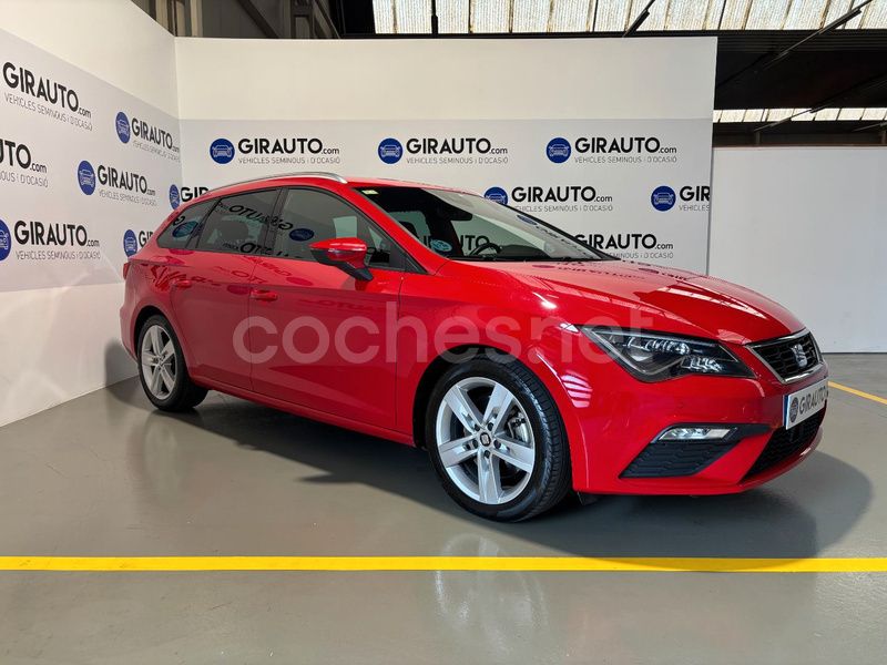 Usado Seat Leon FR 150 CV (110 kW) 2020 Rojo Familiar