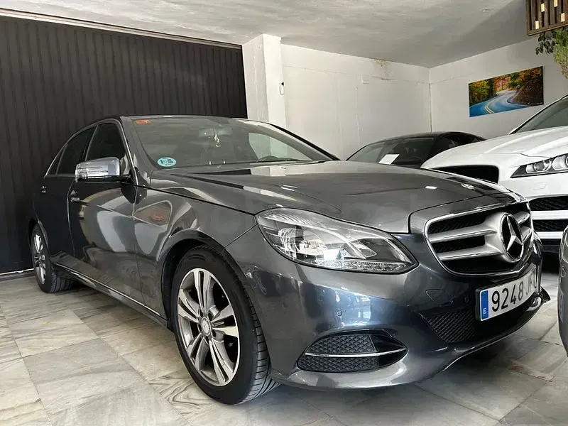 Usado Mercedes E220 Avantgarde 170 CV (125 kW) 2015 Gris / plata Berlina