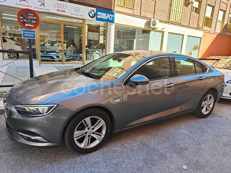 Gris / plata Usado 2018 Opel Insignia Excellence Berlina | 10.490 € (Un poco caro) - Imagen 1/4