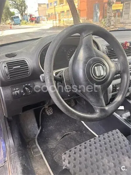 Usado Seat Leon Stella 90 CV (66 kW) 2004 Azul Utilitario