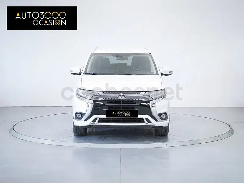 Usado Mitsubishi Outlander P-HEV Motion 224 CV (164 kW) 2019 Blanco SUV