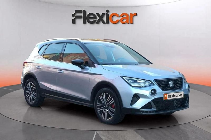 Gris Usado 2024 Seat Arona FR SUV | 17.990 € (Precio justo) - Imagen 1/4