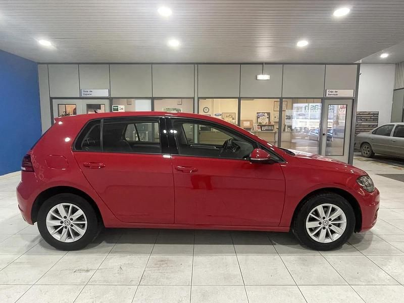 Usado VW Golf VII Advance 115 CV (84 kW) 2018 Rojo