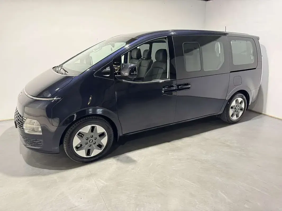 Usado Hyundai Staria Style 177 CV (130 kW) 2023 Azul Monovolumen