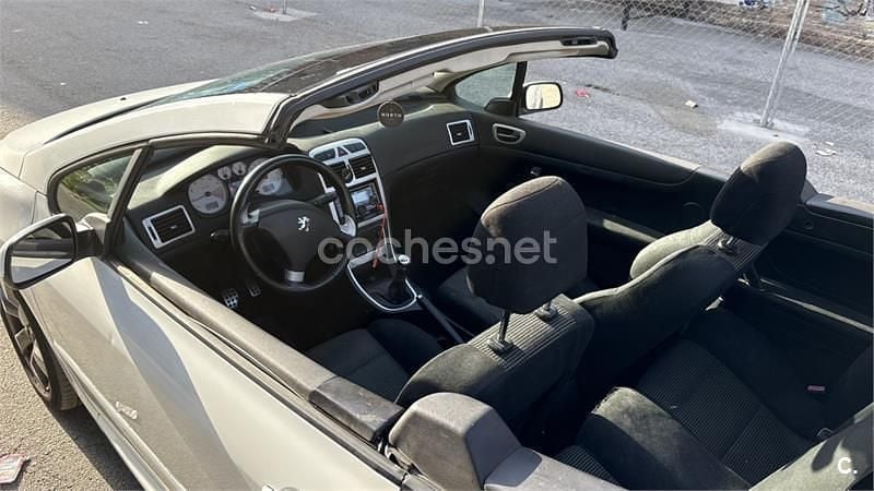 Usado Peugeot 307 CC 110 CV (80 kW) 2007 Blanco Descapotable