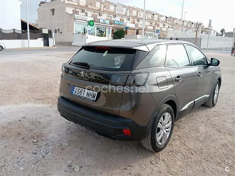 Usado Peugeot 3008 Active 130 CV (95 kW) 2022 Gris / plata SUV