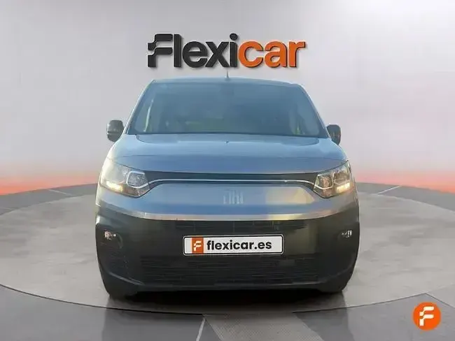Usado Fiat Doblò 130 CV (95 kW) 2023 Gris Monovolumen
