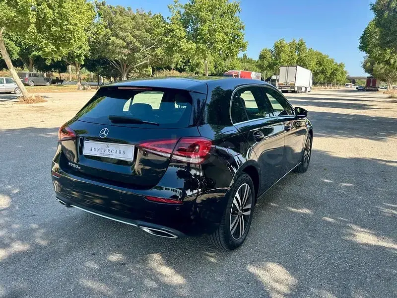 Usado Mercedes A250 218 CV (160 kW) 2023 Negro Berlina