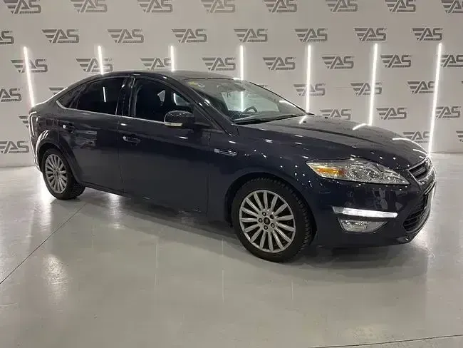 Usado Ford Mondeo Titanium S 240 CV (176 kW) 2013 Gris Berlina