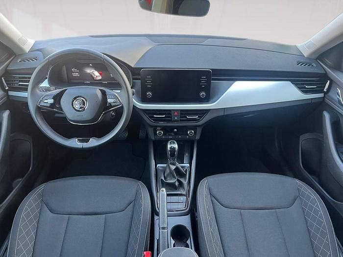 Usado Skoda Kamiq Ambition 110 CV (80 kW) 2021 Gris plata SUV