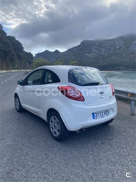Usado Ford Ka 69 CV (50 kW) 2014 Blanco Berlina
