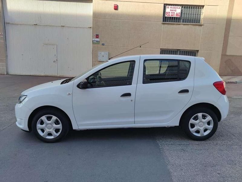 Usado Dacia Sandero Ambiance 75 CV (55 kW) 2015 Blanco Utilitario