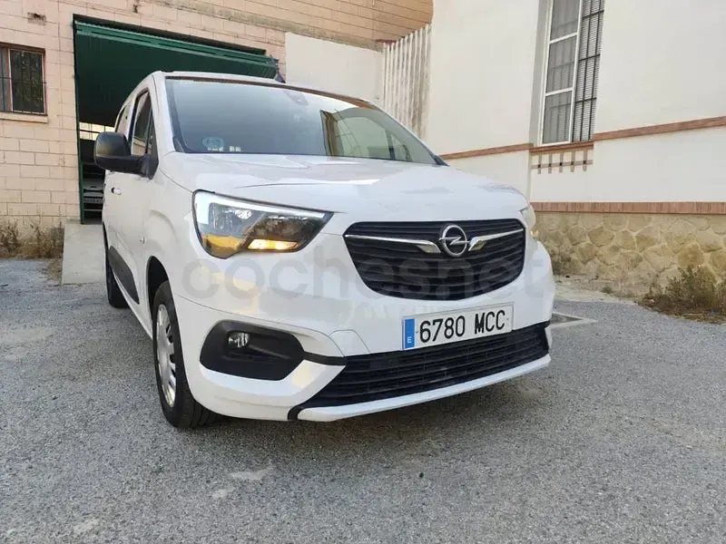 Usado Opel Combo Life Business Edition 102 CV (75 kW) 2022 Blanco Monovolumen