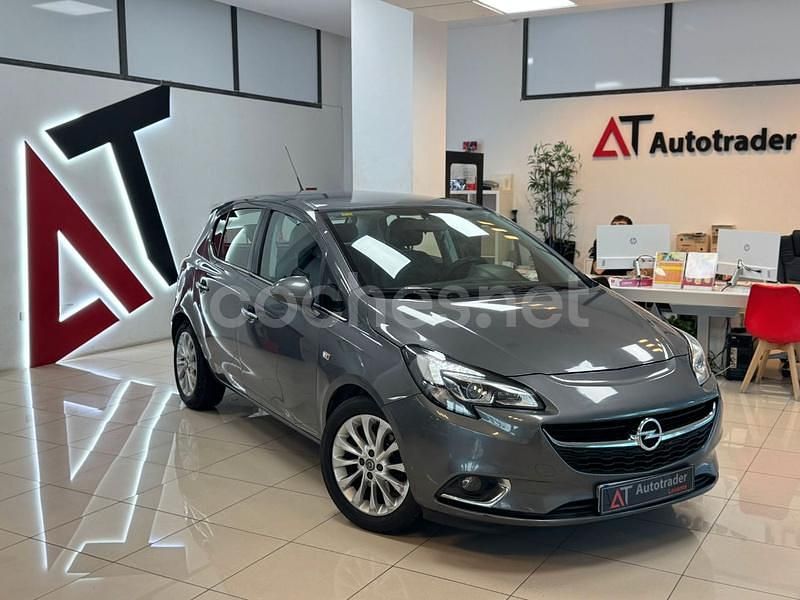 Gris / plata Usado 2015 Opel Corsa Selective Berlina | 6899 € - Imagen 1/4