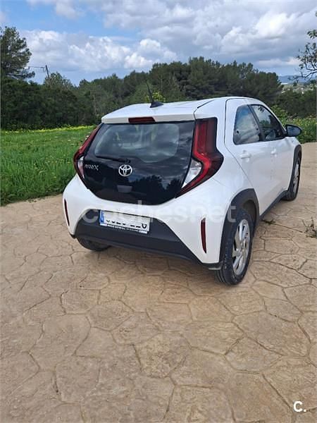 Usado Toyota Aygo X Play 72 CV (52 kW) 2022 Blanco SUV