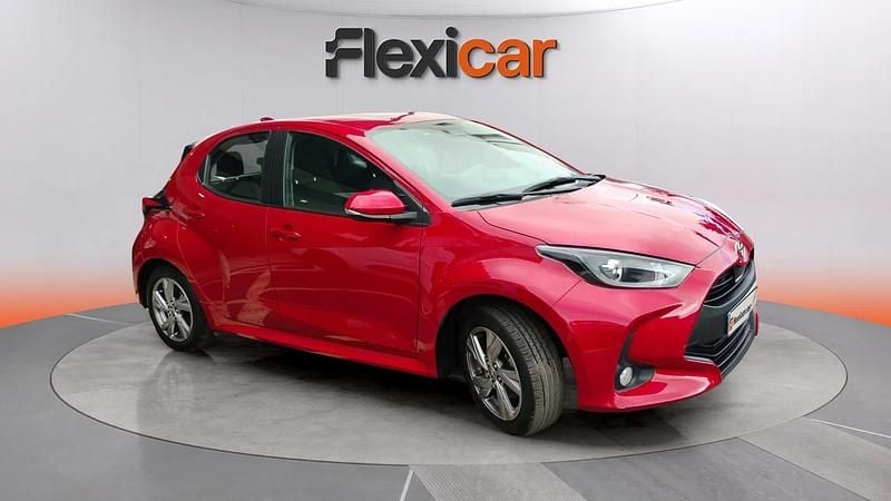 Usado Toyota Yaris Hybrid Active 116 CV (85 kW) 2024 Burdeos Utilitario