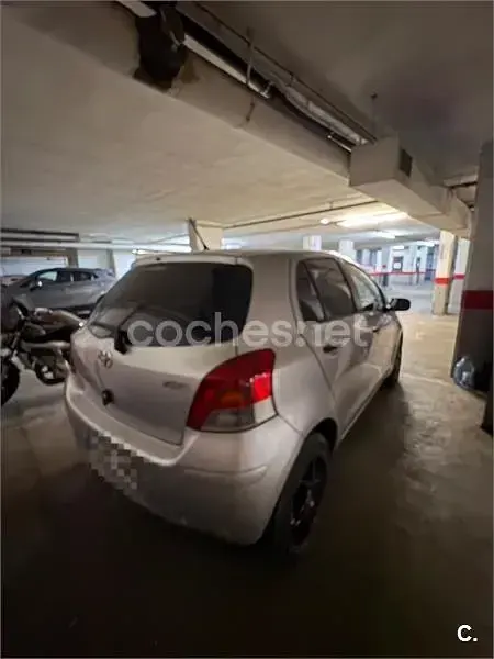 Usado Toyota Yaris 90 CV (66 kW) 2009 Gris / plata Utilitario