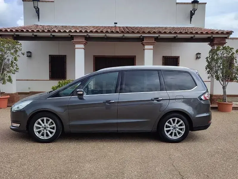 Usado Ford Galaxy Titanium 150 CV (110 kW) 2017 Gris / plata Monovolumen