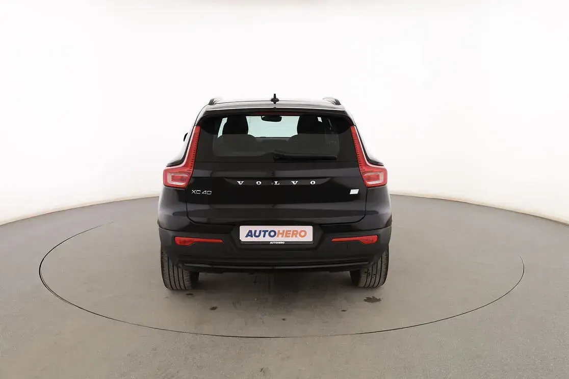 Usado Volvo XC40 Plus 169 kW (231 CV) 2022 Negro SUV