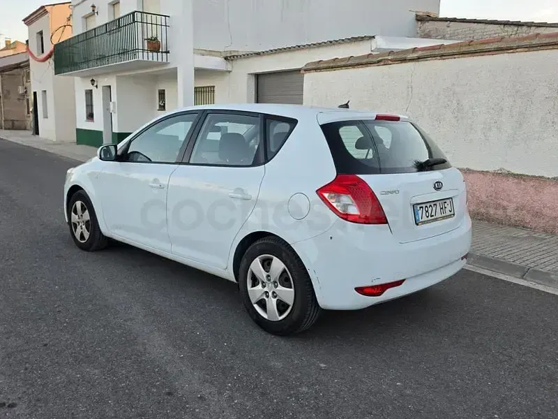 Usado Kia Ceed Plus 90 CV (66 kW) 2012 Blanco Utilitario