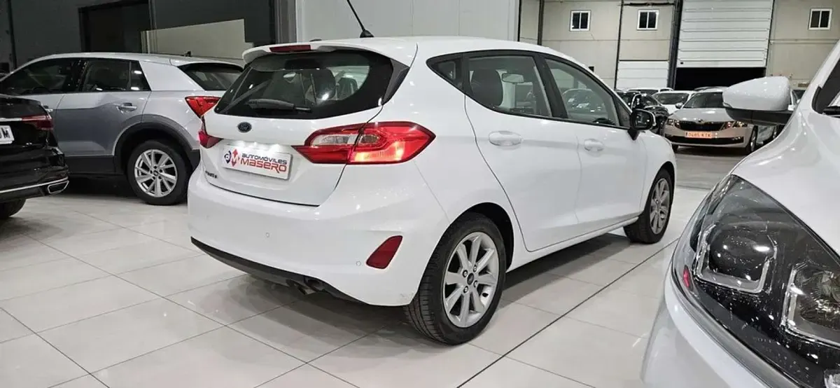 Usado Ford Fiesta Trend 86 CV (63 kW) 2019 Blanco Utilitario