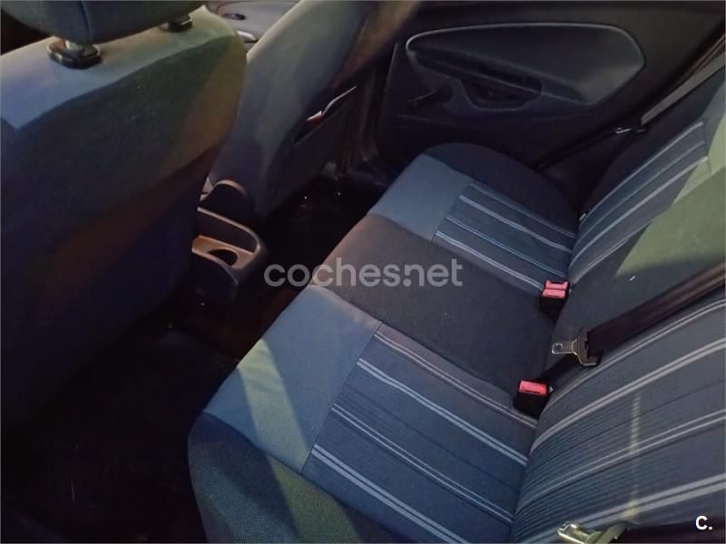 Usado Ford Fiesta Trend 82 CV (60 kW) 2010 Negro Utilitario