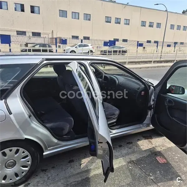 Usado Citroën Xsara 110 CV (80 kW) 2001 Gris / plata Familiar