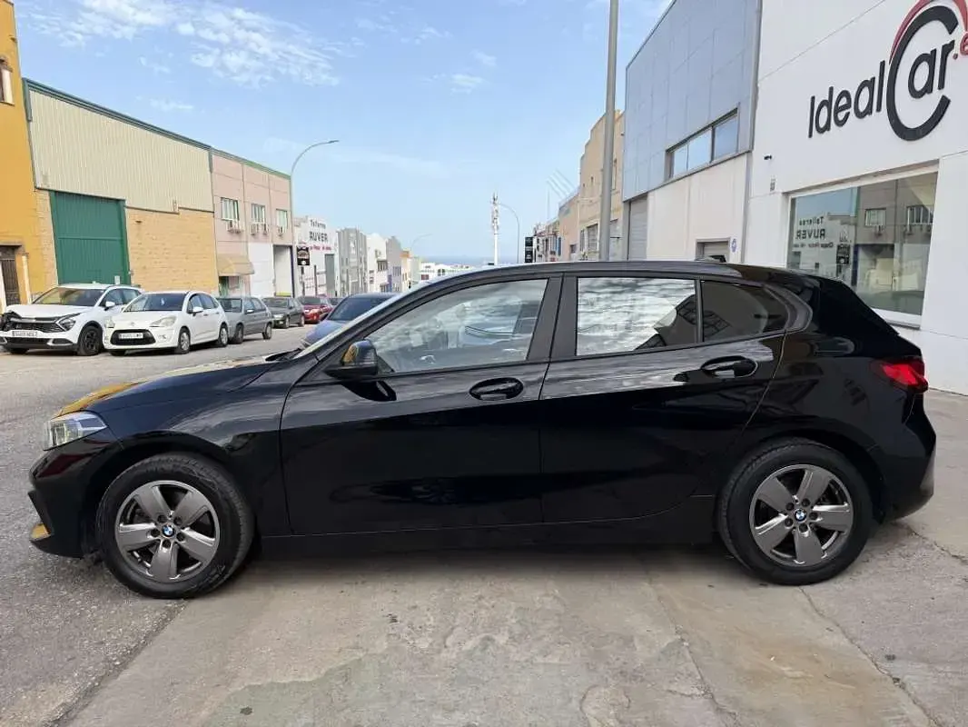 Usado BMW 118 Comfort Edition 150 CV (110 kW) 2021 Negro Utilitario