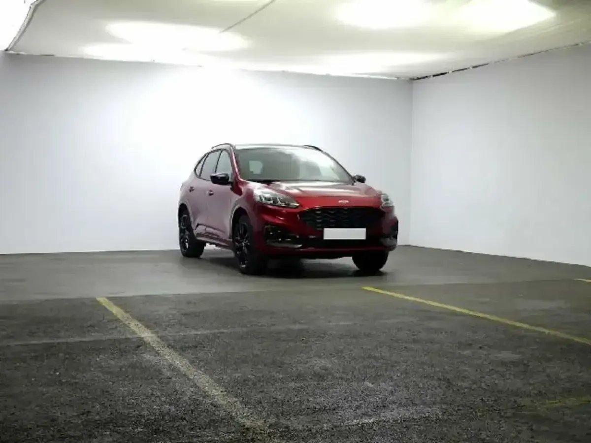 Usado Ford Kuga ST-Line X 225 CV (165 kW) 2022 Rojo SUV