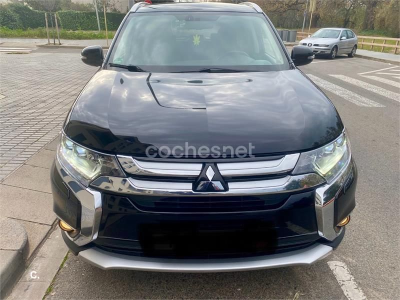 Negro Usado 2017 Mitsubishi Outlander Motion SUV | 17.500 € (Caro) - Imagen 1/4