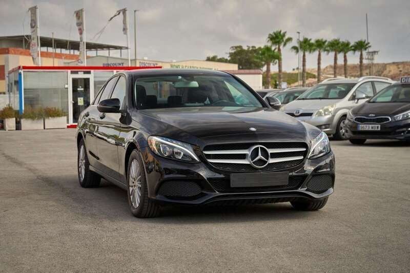 Usado Mercedes C180 116 CV (85 kW) 2016 Negro Berlina