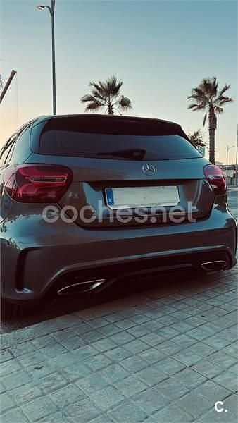 Usado Mercedes A180 AMG line 122 CV (89 kW) 2017 Gris / plata Berlina