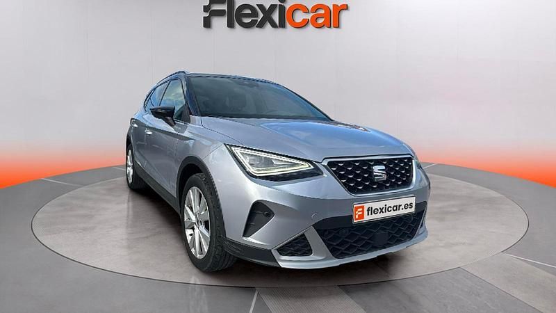 Usado Seat Arona Xperience 110 CV (80 kW) 2022 Gris SUV
